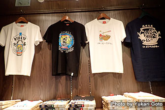 At “Kumejima’s Kumesen”, you can buy Awamori spirits of Kume Island and original items related to them, such as these T-shirts