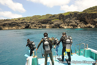 Diving boats have ladders, which makes it easy to enter & exit the water